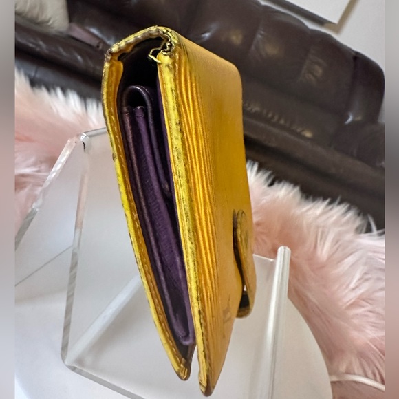 Louis Vuitton Leather Wallet- 100 %Authentic
Gorgeous Yellow Leather - Picture 5 of 8